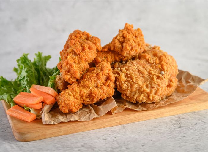 Cara membuat ayam goreng tepung renyah seperti di restoran.