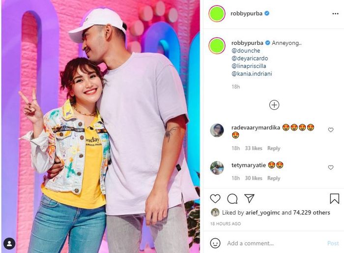 Robby Purba rangkul mesra <a href='https://palembang.tribunnews.com/tag/ayu-ting-ting' title='Ayu Ting Ting'>Ayu Ting Ting</a>.