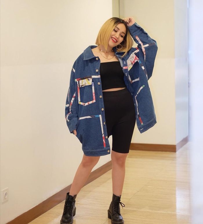 Gaya seksi Ayu Ting Ting