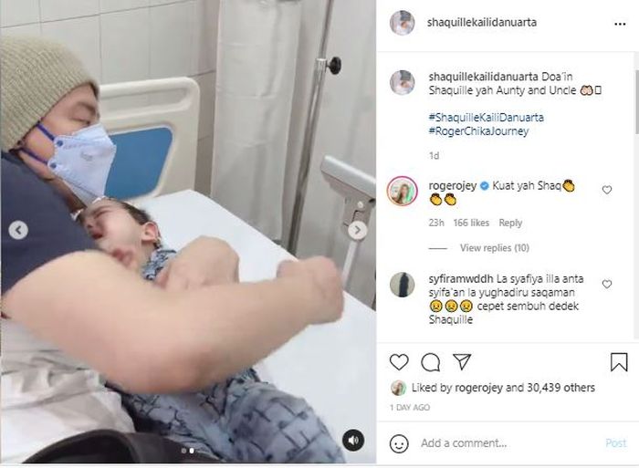 Shaquille Kaili Danuarta menangis sesenggukan dalam pelukan sang ayah.