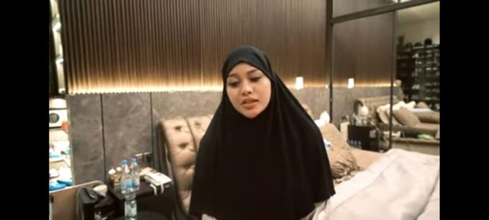 Aurel Hermansyah sebut ketika bepergian sang suami sering membawa barang lebih banyak daripada dirinya.