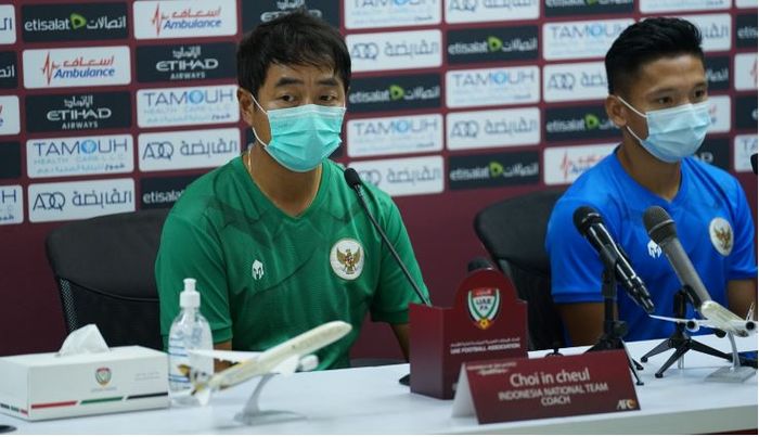 Asisten pelatih Timnas Indonesia, Choi In-Cheul dalam konferensi pers jelang melawan UEA dalam laga pamungkas grup G kualifikasi Piala Dunia 2022 (10/6/2021).