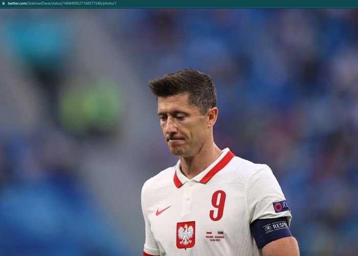 Penyerang timnas Polandia, Robert Lewandowski, tak mampu berbicara banyak pada laga perdana Grup E Euro 2020.
