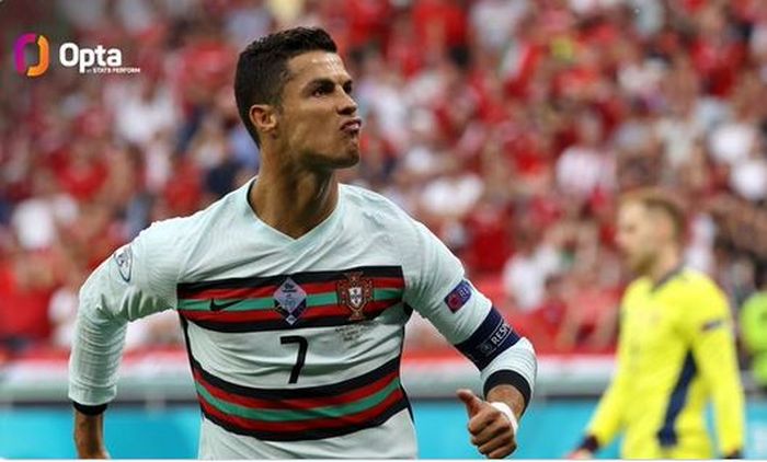 Ekspresi megabintang timnas Portugal, Cristiano Ronaldo, usai membobol gawang timnas Hungaria dalam laga Grup F EURO 2020 di Stadion Puskas Arena, Selasa (15/6/2021).