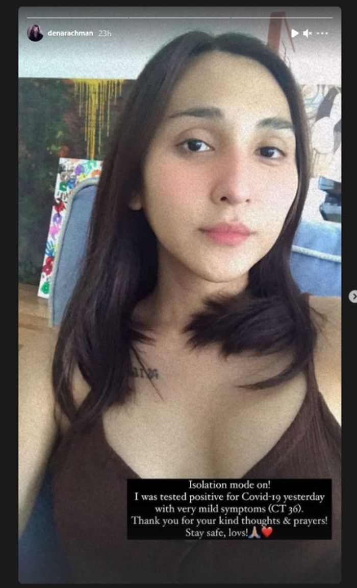 Dena Rachman terlihat memesona saat jalani isolasi mandiri