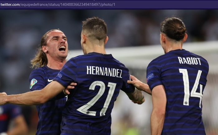 Antoine Griezmann dan Lucas Hernandez merayakan kemenangan timnas Prancis atas timnas Jerman dalam laga Grup F EURO 2020 di Stadion Fusbball Arena, Selasa (15/6/2021).