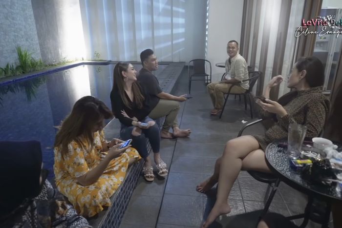 Kolam renang di rumah artis Celine Evangelista.
