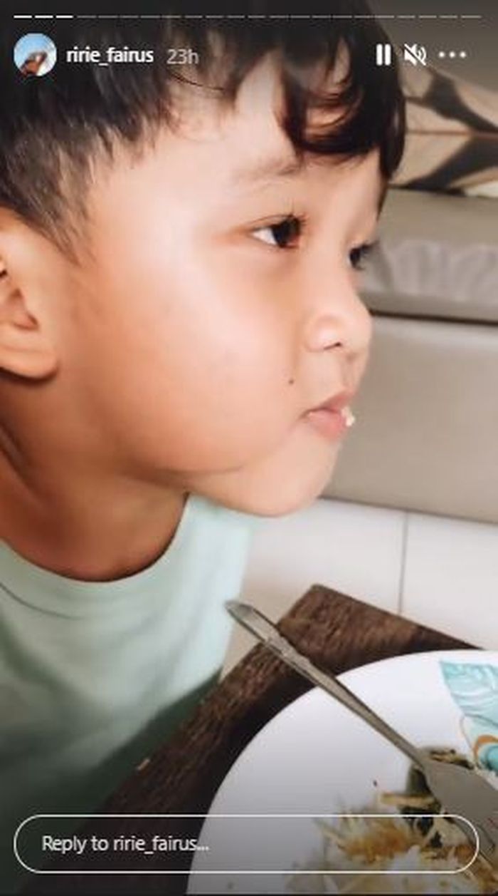 Anak Ayus Sabyan direkam oleh Ririe Fairus