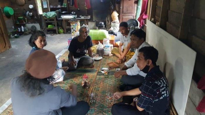 Pak Sulis saat bercerita tentang masa lalu presiden Jokowi