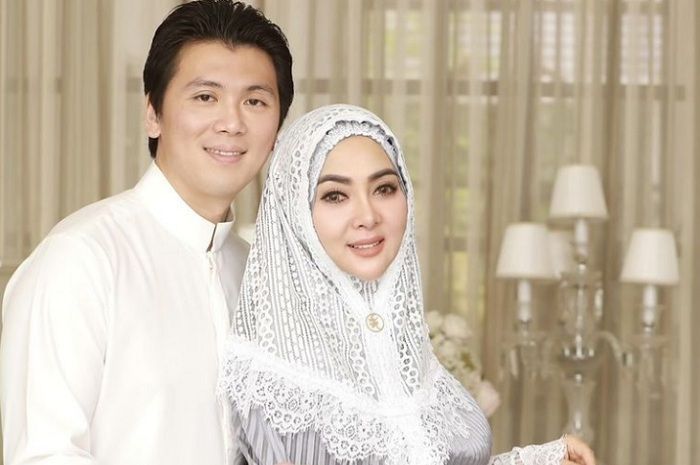 Syahrini dan Reino Barack