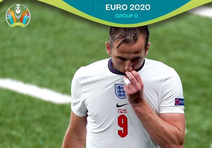 Ekspresi striker timnas Inggris, Harry Kane, dalam laga Grup D EURO 2020 kontra timnas Skotlandia di Stadion Wembley, Jumat (18/6/2021).