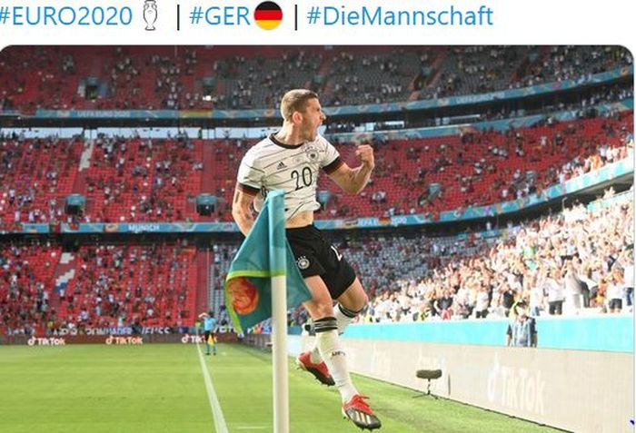 Bek kiri timnas Jerman, Robin Gosens, merayakan gol ke gawang timnas Portugal dalam laga Grup F EURO 2020 di Stadion Football Arena, Sabtu (19/6/2021).