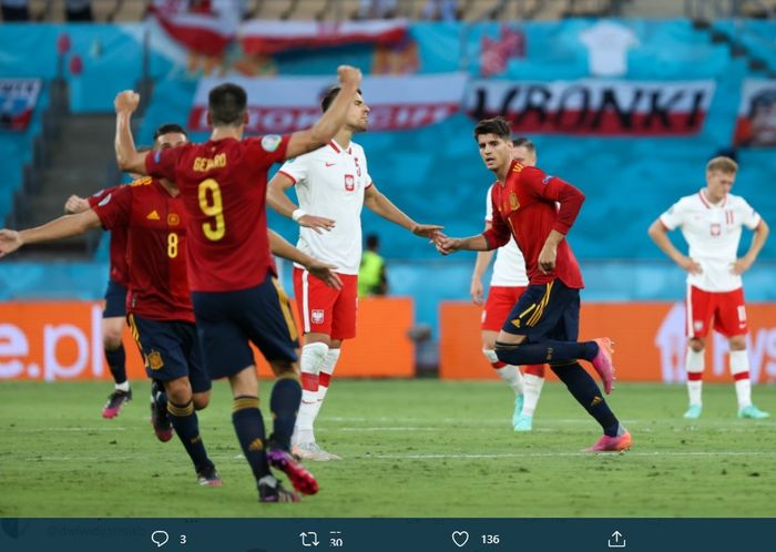 Alvaro Morata mencetak gol untuk Spanyol dalam laga melawan Polandia di EURO 2020, Sabtu (19/6/2021) di Sevilla. 