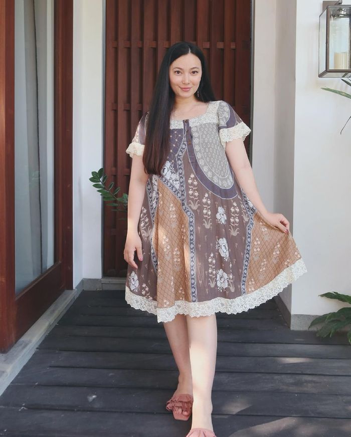 Asmirandah kenakan <a href='https://manado.tribunnews.com/tag/daster' title='daster'>daster</a> saat momong putrinya, Chloe