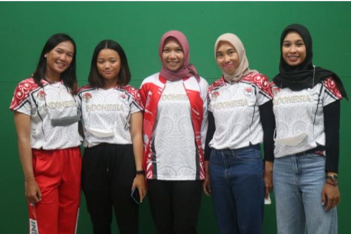 Skuad tim putri yang akan berlaga pada turnamen Voli Pantai Asia/AVC Continental di Thailand, 25-27 Juni 2021.