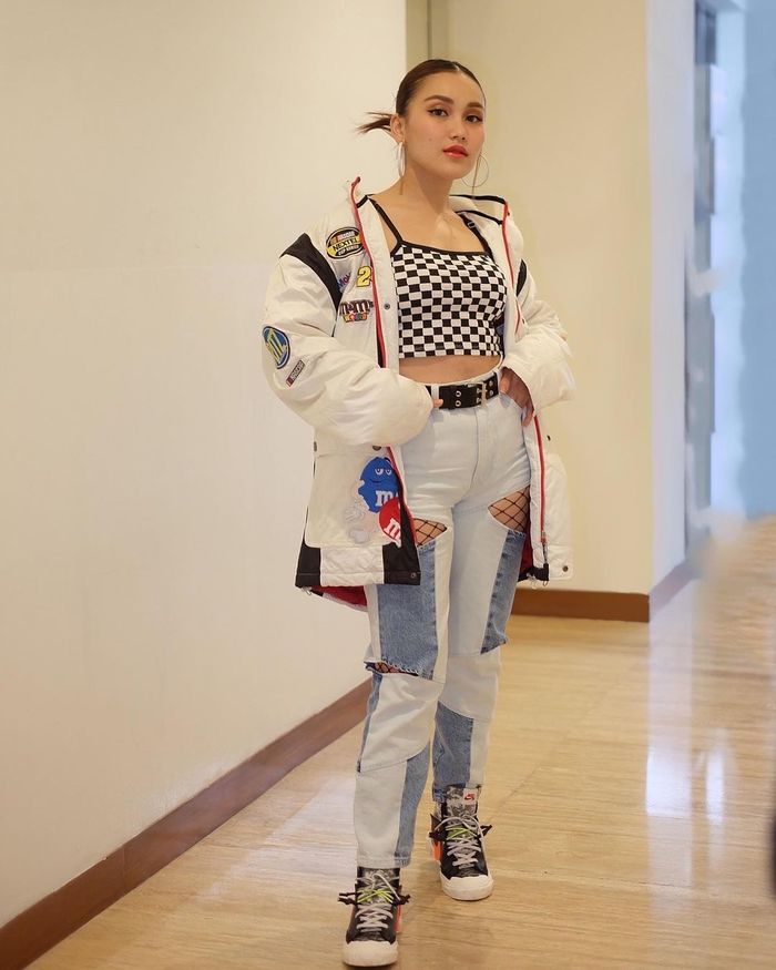Penampilan swag terbaru <a href='https://manado.tribunnews.com/tag/ayu-ting-ting' title='Ayu Ting Ting'>Ayu Ting Ting</a>.