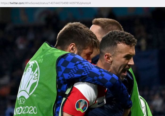 Penyerang timnas Kroasia, Ivan Perisic, merayakan gol yang dicetak ke gawang timnas Skotlandia dalam laga Grup D EURO 2020 di Stadion Hampden Park, Selasa (22/6/2021).
