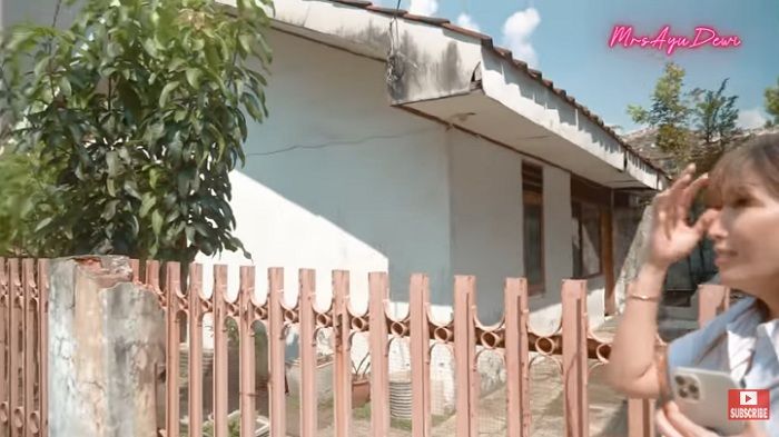 Gambaran rumah masa kecil <a href='https://manado.tribunnews.com/tag/ayu-dewi' title='Ayu Dewi'>Ayu Dewi</a> yang jauh dari kata mewah