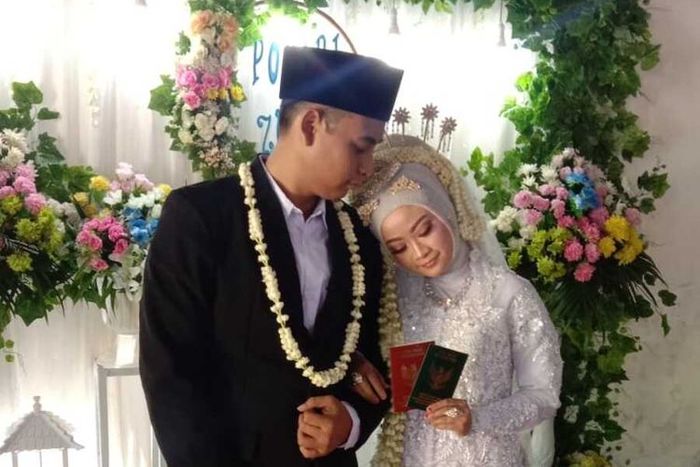 Ponari dan istri