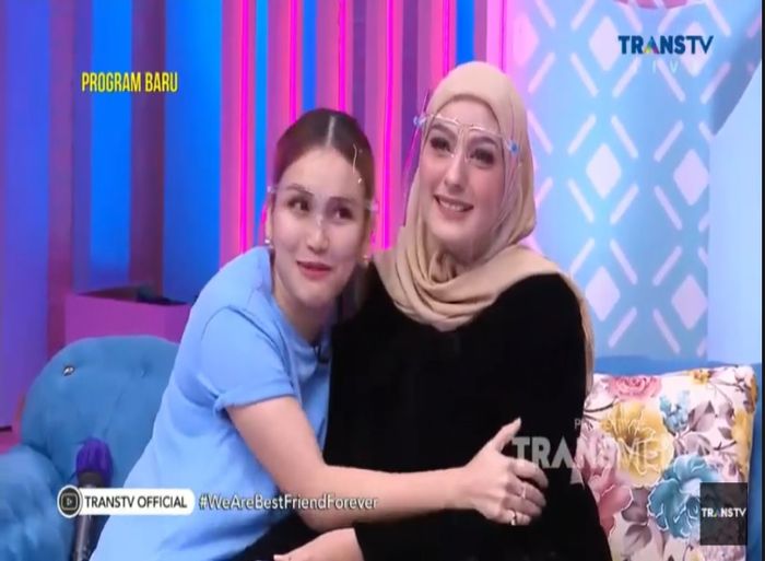 Ayu Ting Ting pepet <a href='https://jambi.tribunnews.com/tag/pengusaha' title='pengusaha'>pengusaha</a> kue