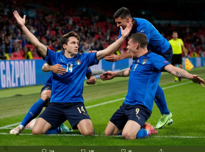 Federico Chiesa mencetak gol untuk membawa Italia mengalahkan Austria 2-1 di babak 16 besar EURO 2020, Sabtu (26/6/2021) WIB di London.