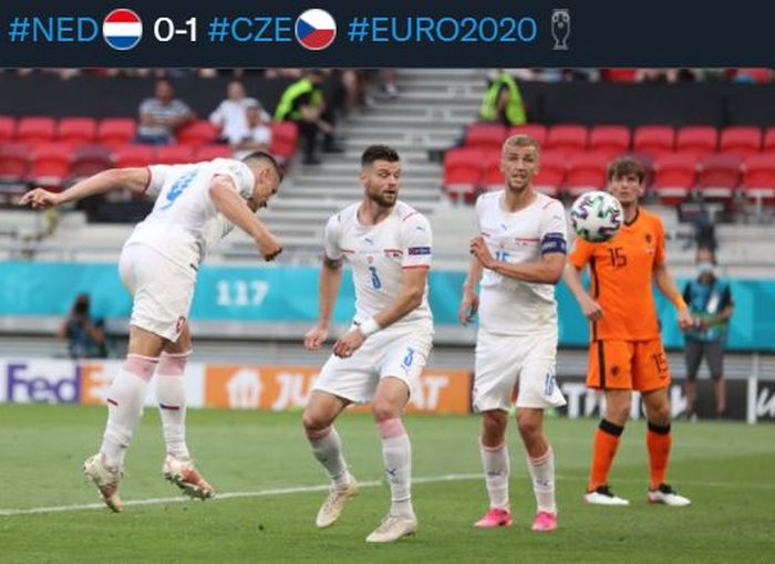 Tomas Holes (kiri) cetak gol timnas Republik Ceska ke gawang Belanda di babak 16 besar Euro 2020.