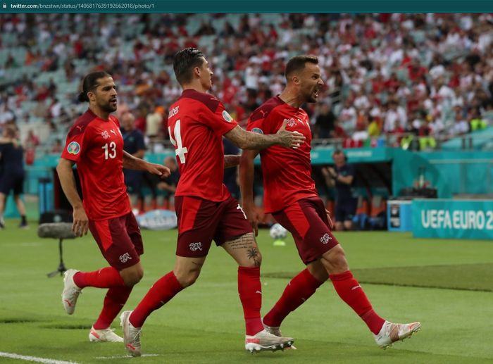 Timnas Swiss berhasil lolos ke babak 16 besar Euro 2020 berkat menjadi salah satu tim terbaik peringkat ketiga.