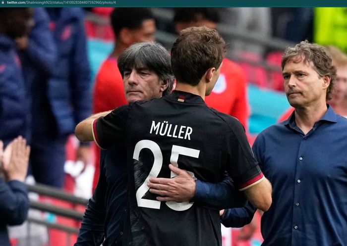 Joachim Loew resmi mengakhiri masa baktinya sebagai pelatih timnas Jerman dengan pahit usai takluk dari timnas Inggris di babak 16 besar Euro 2020.
