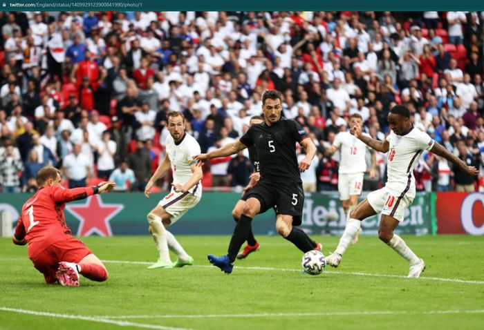 Momen terjadinya gol Raheem Sterling ke gawang Manuel Neuer pada laga Inggris kontra Jerman di babak 16 besar Euro 2020.