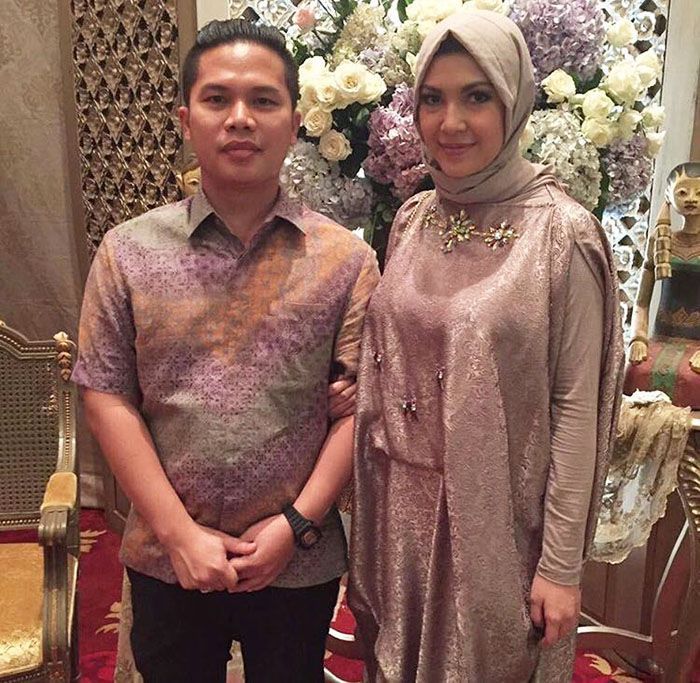 Ratna Galih dan sang suami