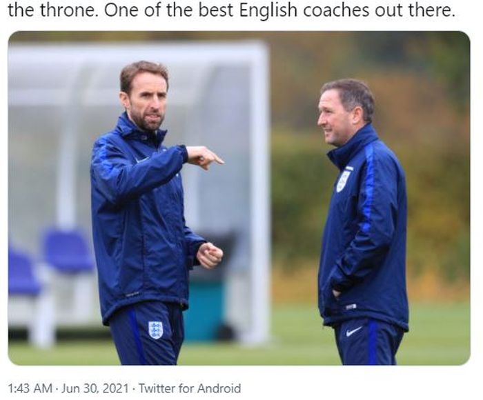 Pelatih timnas Inggris, Gareth Southgate (kiri) saat bersama asistennya, Steve Holland.