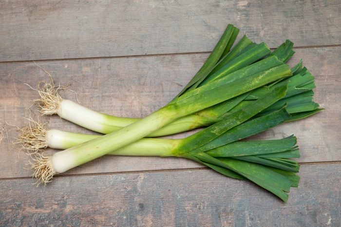 Manfaat minum air rebusan daun bawang untuk menyembuhkan penyakit mematikan