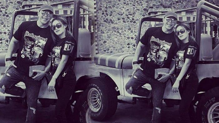 Bang Tigor bareng istri barunya yang 20 tahun lebih muda