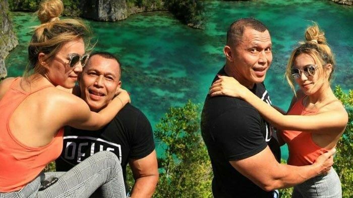 Bang Tigor dan istri liburan ke Raja Ampat
