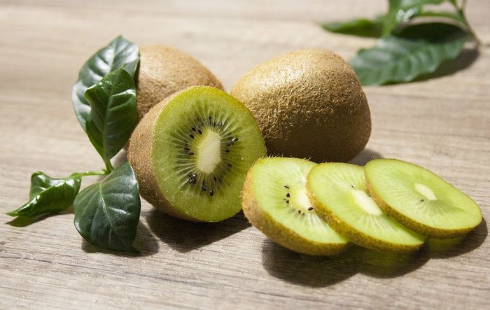 Kiwi untuk meningkatkan imun tubuh.