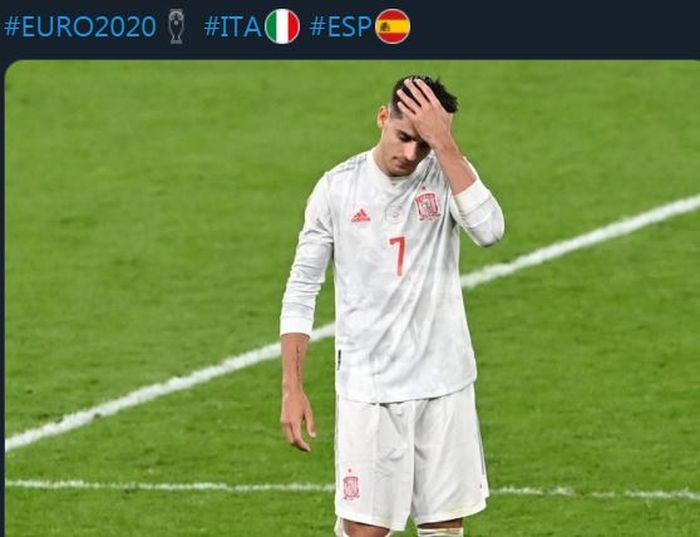 Reaksi penyerang timnas Spanyol, Alvaro Morata, usai gagal jebol gawang Italia dalam adu penalti di semifinal Euro 2020.
