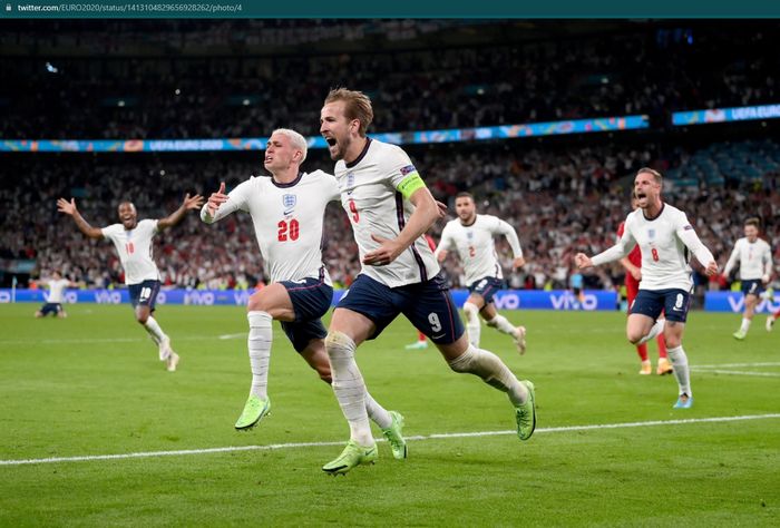Momen selebrasi Harry Kane usai mencetak gol ke gawang Denmark pada laga semifinal EURO 2020.