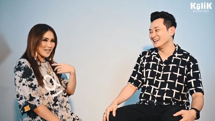 Ayu Ting Ting ungkap soal uang yang dipegang oleh Umi Kalsum