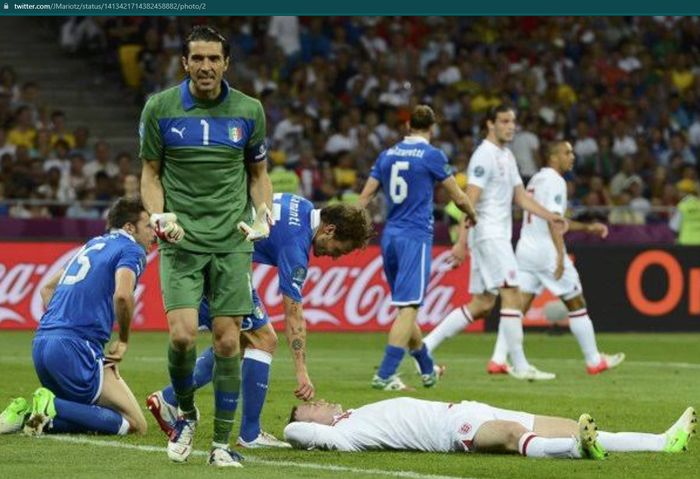 Momen tersingkirnya Inggris dari EURO 2012 setelah takluk dari Italia lewat babak adu penalti.