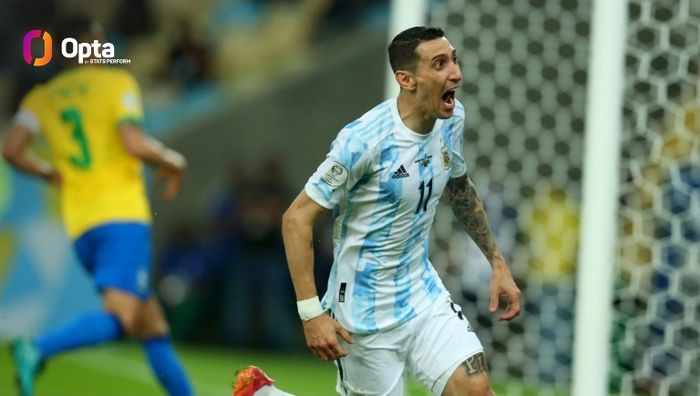 Winger Argentina, Angel Di Maria, melakukan selebrasi usai membobol gawnag Brasil pada final Copa America 2021.