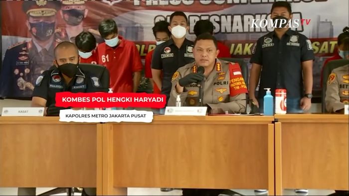 Kapolres Metro Jakarta Pusat dalam rilis barang bukti dan 5 tersangka pemasok sabu untuk <a href='https://manado.tribunnews.com/tag/nia-ramadhani' title='Nia Ramadhani'>Nia Ramadhani</a> dan <a href='https://manado.tribunnews.com/tag/ardi-bakrie' title='Ardi Bakrie'>Ardi Bakrie</a>