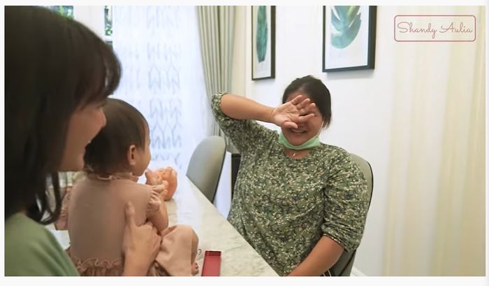Pengasuh anak Shandy Aulia kena prank sang majikan.