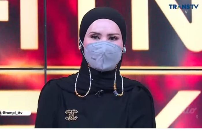 Angel Lelga saat jadi bintang tamu di program Rumpi, Trans TV.