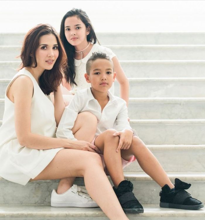 Ida Helena dan anak-anaknya