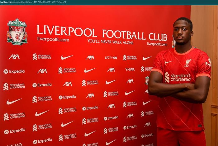 Ibrahima Konate dalam perkenalan pemain baru Liverpool.
