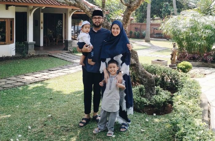 Rumah Revalina S. Temat