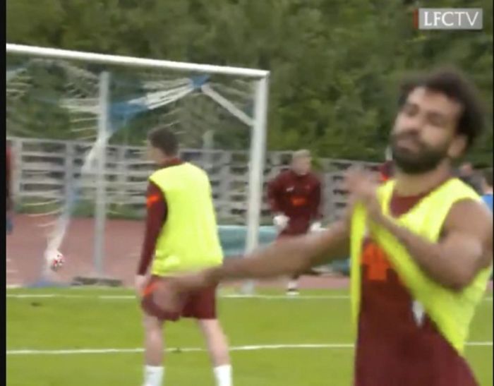 Ekspresi Mohamed Salah dalam sesi latihan Liverpool.