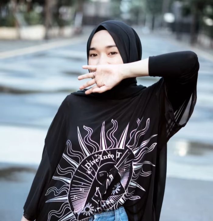 Busana Ririe Fairus jadi sorotan