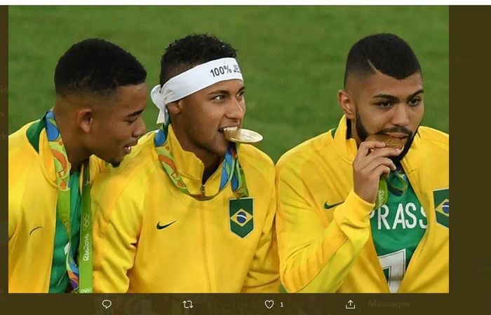 Kiri ke kanan: Gabriel Jesus, Neymar, dan Gabriel Barbosa, usai mengantar Brasil meraih medali emas Olimpiade 2016.