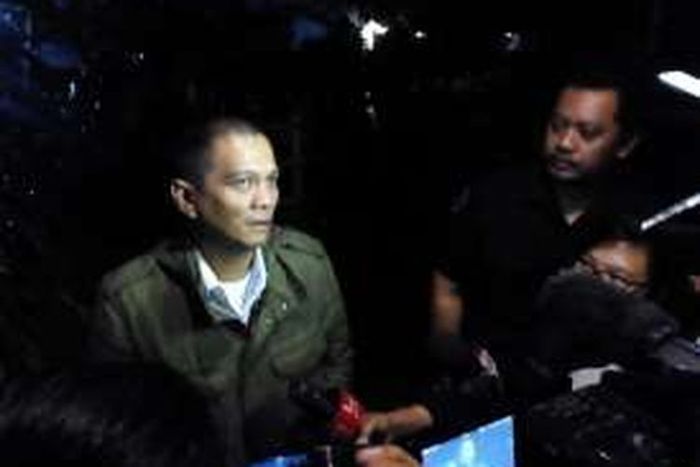 Kakak pertama Ariel Noah, Nazlin Fachrizal saat ditemui wartawan di rumah duka, Jalan Tanjungsari No.58, Antapani, Bandung, Selasa (29/3/2016)